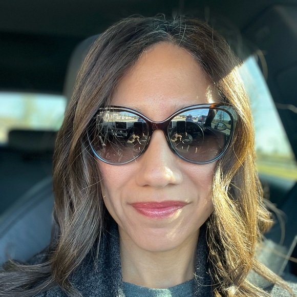 Meet your Posher, Vanessa - Picture 1 of 1